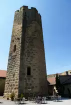 Weiler, Burg Steinsberg, der 30m hohe achteckige Bergfried, 1235-40 aus Sandstein erbaut, von oben hat man eine gro�artige Rundsicht, April 2014