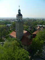 Ltzen. Blick aus luftiger Hhe auf das Schlo mit dem kleinsten Schlohof in Deutschland, am 26.04.2014.
Auch: http://www.staedte-fotos.de/bild/Deutschland~Sachsen-Anhalt~Landkreis+Burgenlandkreis/46761/das-schlo223-l252tzen-wurde-1252-als.html