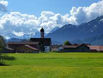 Eisenberg, Blick zur 1678 erbauten Wallfahrtskirche Mariahilf in Speiden im Ostallgu, April 2014