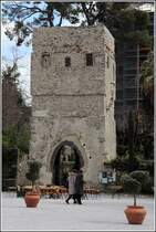 Ravello. Durch dieses Tor gelangt man in die Villa Rufolo, die im 13. Jahrhundert entstand. 28.03.2014