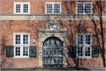 Varel. Das 1671 errichtete Waisenhaus - Fassadenausschnitt. 20.03.2014