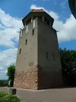 Halle/Saale: der 40 Meter hohe  Reilsturm  wurde 1913 auf der 136,71 m NN hohen Spitze des Reilsberges im Bergzoo errichtet. Eine Gedenktafel erinnert an den Stifter:  Eduard Keerl - Dem Mitbegr�nder unseres Zoologischen Gartens - 23.05.1941  (30.05.2014)