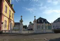 Bruchsal, Blick �ber den Ehrenhof und die angrenzenden Schlo�bauten, April 2014