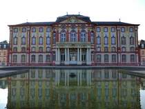 Bruchsal, die Schlofassade von der Gartenseite, April 2014