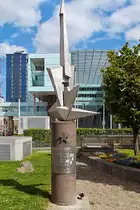 Linz, ESPERANTO-Denkmal im Bahnhofspark ... aufgenommen am 17.4.2014