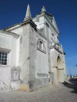 Tavira, Igreja de Santa Maria do Castelo, erbaut ab 1244 von Dom Sancho I. mit gotischem Portal (25.05.2014)
