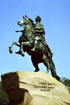 Reiterstandbild Peters des Groen (4. Juni 1982). Das als  Eherner Reiter  bekannte Standbild gilt als Hauptwerk des franzsischen Bildhauers Etienne-Maurice Falconet. Die lateinische Widmung lautet auf Deutsch:  Peter dem Ersten / Katharina die Zweite / 1782 