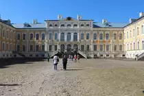 Lettland, Pilsrundale: Das Schloss Rundale, Innenhof am 30. Mai 2013.