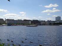 Hamburg: Blick vom Ballindamm ber die Binnenalster Richtung Jungfernstieg (30.05.14)