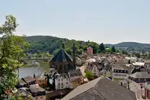 . Blick �ber die D�cher von Saarburg mit der Pfarrkirche St Laurentius. 09.06.2014 (Hans)