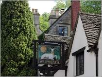 Castle Combe. Das Wirtshausschild des 'The White Hart'. 05.06.2014