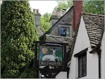 Castle Combe. Das Wirtshausschild des 'The White Hart'. 05.06.2014