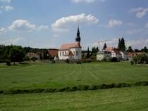 Esseratsweiler, St. Michael Kirche mit Pfarrhaus und Rathaus (18.06.2014)