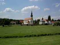 Esseratsweiler, St. Michael Kirche mit Pfarrhaus und Rathaus (18.06.2014)