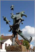 Stratford-upon-Avon. Der Jester (Hofnarr) berblickt das Treiben in der Henley Street. 05.06.2014
