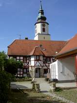 Westheim, Pfarrhaus und St. Gumpert Kirche, Kirche erbaut von 1447 bis 1448, Turm von 1733, Pfarrhaus erbaut um 1800 (19.06.2014)