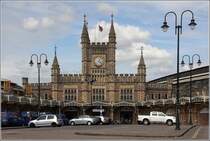 Bristol. Der Bahnhof Temple Meads ist der grte und wichtigste Bahnhof der Stadt. Dies ist das Gebude fr den 1871 bis 1878 entstandenen Durchgangsbahnhof und ein sehenswertes Beispiel victorianischer Bahnhofsarchitektur. 03.06.2014