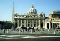 Rom / Roma - Citt� del Vaticano / Vatikan im Februar 1993: Piazza San Pietro + Basilica San Pietro / Petersplatz + Petersdom.
