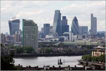 Vom Royal Observatory in Greenwich hat man einen weiten Blick ber London. Hier geht der Blick hinber zu den Hochhusern der City of London. 07.06.2014