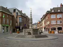 Nivelles, Fontaine du Perron am Marktplatz, erbaut 1523 im gotischen Stil (29.06.2014)