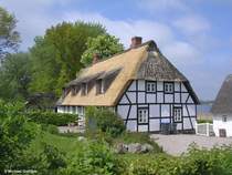 Reetdach gedecktes Haus bei Sieseby an der Schlei (Kreis Rendsburg-Eckernf�rde, Schleswig-Holstein, Mai 2010)