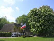 Reetdach gedecktes Haus bei Sieseby an der Schlei (Kreis Rendsburg-Eckernf�rde, Schleswig-Holstein, Mai 2010)