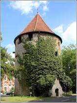 Osnabrck. Am Hasetorwall steht der Brgergehorsam. Er ist der jngste der groen Wehrtrme in Osnabrck, er wurde 1517 bis 1519 errichtet. Seine Mauern sind bis zu 3 m dick.
06.07.2014