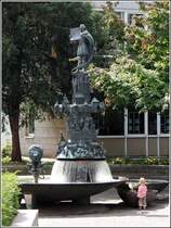 Osnabrck. Der Brgerbrunnen des Bildhauers Hans Gerd Ruwe auf dem Platz des Westflischen Friedens. 
06.07.2014