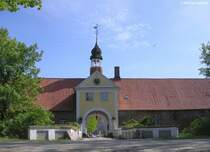 Torhaus vom Gut Damp unweit vom Ferienort Ostseebad Damp an der Ostsee.  (Kreis Rendsburg-Eckernfrde, Schleswig-Holstein, Mai 2010)
