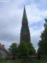 Die Westseite von St. Petri mit seinem markanten Turm (Schleswig, Mai 2010)