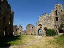 Staufen, der groe Innenhof der ehemaligen Burganlage, Juni 2014