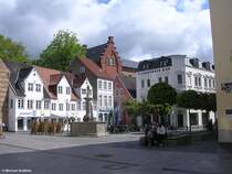 Der Nordermarkt mit Neptunbrunnen und Schrangen in der Fugngerzone ( Groe Strae ) in Flensburg (Schleswig-Holstein, Mai 2010)