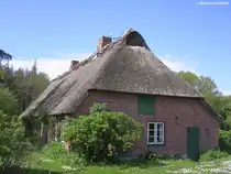 Reetdach gedecktes Haus im Naturschutzgebiet  Geltinger Birk  n�rdlich von Nieby (Kreis Schleswig-Flensburg, Schleswig-Holstein, Mai 2010)