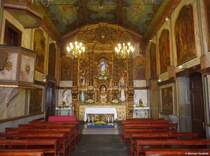 Von auen unscheinbar, innen ganz im Barockstil: Kapelle  Nossa Senhora da Conceio  am Hafen von Cmara de Lobos (Madeira - Februar 2014) 