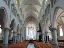 Lichtervelde, Innenraum der St. Jacobus Kirche, neobarocke Kanzel von Van Biesbrouck  (01.07.2014)