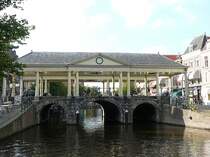 Koornbrug Leiden (Korn Brcke) Baujahr Brcke 1443, 
Baujahr Dach 1824 
Aufnahme 23-08-2007