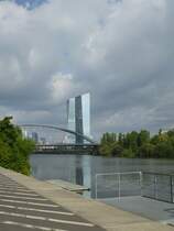 Blick ber den Main nach Frankfurt, 20.06.2014.