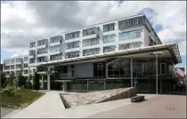 . Landratsamt Ulm - 

1987 wurde das Landratsamt des Alb-Donau-Kreises in Ulm fertiggestellt. Es entstand nach Plänen der Architekten Auer und Weber. Auer und Weber waren bis 1979 Partner von Günther Behnisch, bei diesem Gebäude ist dieser Einfluss deutlich erkennbar. Obwohl jetzt immerhin über 25 Jahre alt, ist das Gebäude immer noch recht ansehbar. 

Zahlreiche weiter Fotos:
http://architektur.startbilder.de/name/galerie/kategorie/architekten~auer-weber-architekten-stuttgart-muenchen~1987-2003-landratsamt-ulm.html

24.05.2014 (Matthias)