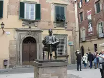 Giacomo Puccini vor seinem Geburtshaus in Lucca, Foto am 17.5.2014
