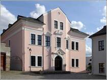 Schneeberg. Am Topfmarkt steht das barocke Bortenreuther-Haus, dass das Museum fr bergmnnische Volkskunst beherbergt. 
12.08.2014