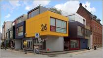 Zwickau. Architektonischer Farbtupfer in der Peter-Breuer-Strae.
12.08.2014