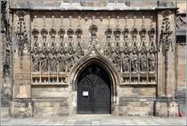 Zwickau. Das Brautportal am Dom ist reichlich von Steinmetzarbeiten umgeben.
12.08.2014