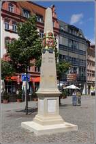 Zwickau. Diese Postmeilensule in der Inneren Schneeberger Strae ist eine Nachbildung aus dem Jahr 2002.
12.08.2014