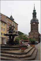 Bad Schandau. Die St. Johanniskirche aus dem Jahr 1679 steht am Ende des Marktplatzes. 
13.08.2014