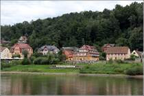 Von der rechtselbischen Stadt Wehlen geht der Blick ber die Elbe zum Ortsteil Ptzscha.
13.08.2014