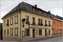 Oberwiesenthal. Diese Drechselerei in der Zechenstra�e wirbt mit ihren Produkten am und vor dem Haus.
14.08.2014