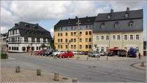 Zwnitz. Der Markt in Zwnitz. Am linken Bildrand ist das Fachwerkgebude des Hotels Ro zu sehen. 14.08.2014