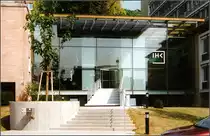 . Nicht alt und schon abgerissen -

Diese sch�ne, filigrane Eingangshalle Jahrgang 1996 musste 2012 einem Neubau der IHK weichen. Leider konnte wohl dieses Bauwerk nicht in einen Neubau integriert werden. F�r mich war es eines der sch�nsten H�user von Kauffmann und Theilig.

Stuttgart, August 1997 (Matthias)