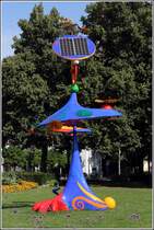 Osnabrck. Im Schlossgarten wurde 1999 die  Solara  der schweizerischen Knstlerin Claire Ochsner aufgestellt. Einzelne Teile der Plastik werden durch die von den eingebauten Solarzellen erzeugte Energie bewegt.
10.08.2014