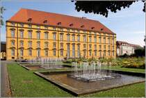 Osnabrck. Rckseite des vierflgeligen Schlosses. Es wurde in den Jahren 1667 bis 1673 errichtet. Heute sind hier die Verwaltung und einige Institute der Universitt untergebracht.
10.08.2014